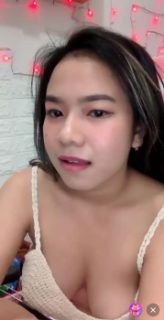 Ngintip toket kak Zeera