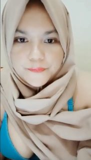 Tantri Jilbab sange binal colmek