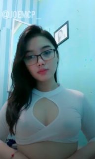 Lia Nenen bulat uting coklat tembus pandang