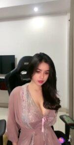 Miss Key cantik mempesona belahan dada mulus