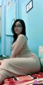 Lia pose nungging sexy cantik idaman dahhh