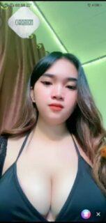 Ganti beha item makin semok Putri Naya