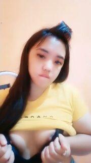 Alesya buka baju pamer toket