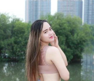 Lessta Live Barbar Ngangkang