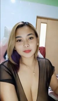 Belahan dada nenen Kak Elsa Cakep