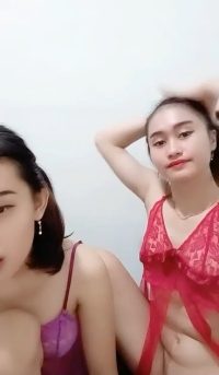 Shelly Dua Gadis Remaja Bugil Goyang