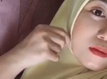 Menikmati Tubuh Airis Dania Hijabers Cantik
