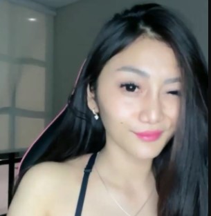 Reva Selebgram Host Sexy Live Bar2 Mango