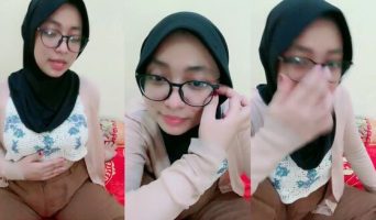 Melani Ukhty Melet Desah Tipis-tipis