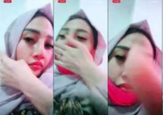 Sasmita Lepas Hijab Pamer Body Seksi
