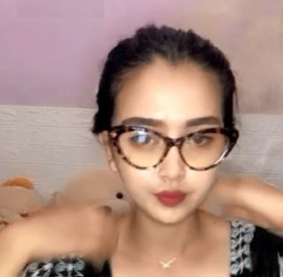 Toketnya Mbak Sri Cakep Berkacamata