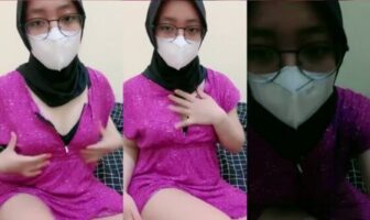 Sambil Desah Miss Bi Remas Buah Dada