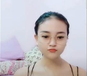 Kanjeng Ratu Pamerin Puting Susu Cantiknya