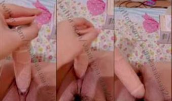 Aviva Sange Colok Memeknya pake Dildo