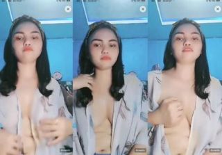 Falisja Belahan Susu Kemeja Terbuka Show TT nya Beb